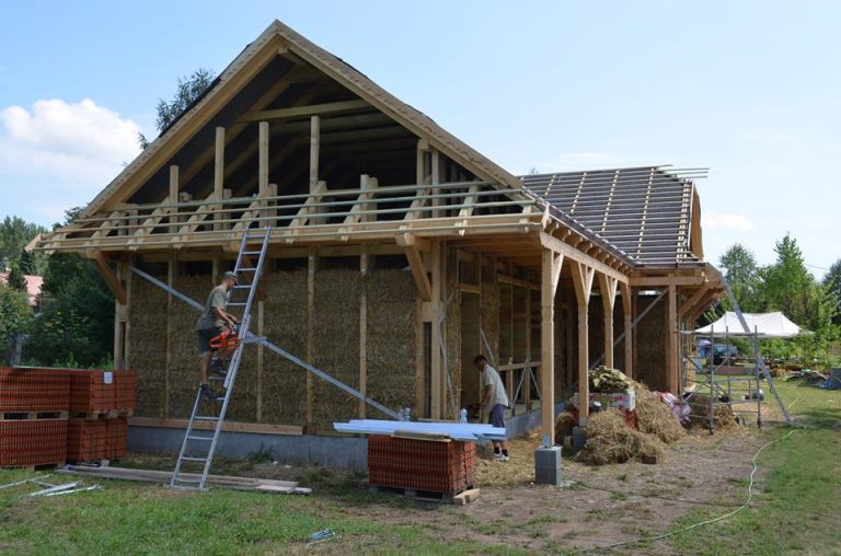 Straw bale housing, Hungary | ENERGY DEMOCRACY